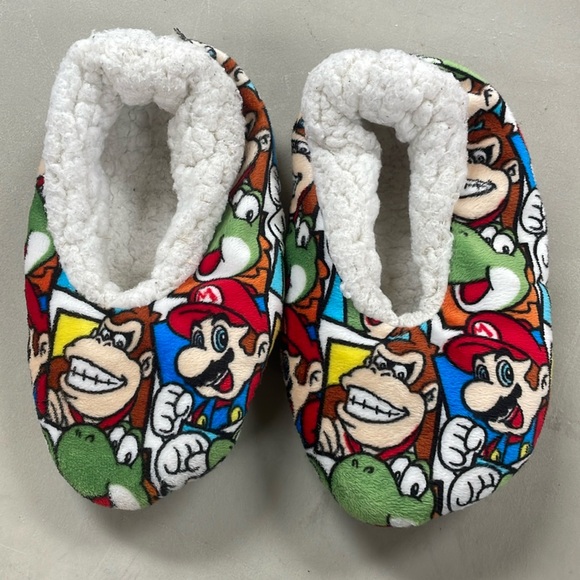Kids super Mario slippers - Picture 1 of 3